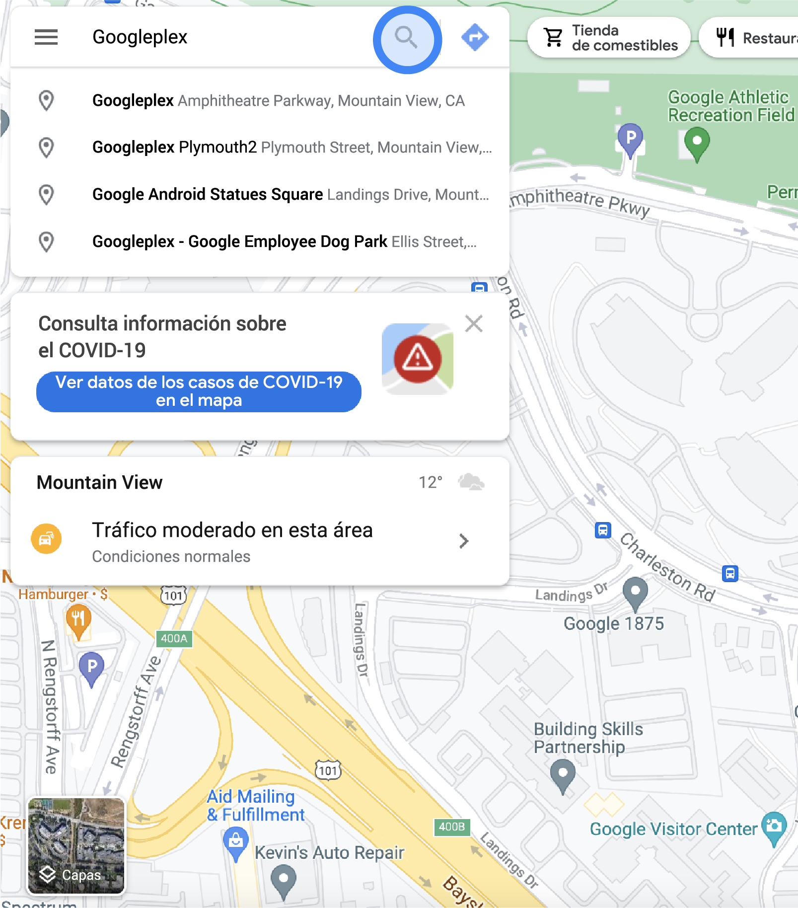 Se escribe "Googleplex" en la barra de búsqueda de Google Maps. Debajo, aparece una lista de resultados.