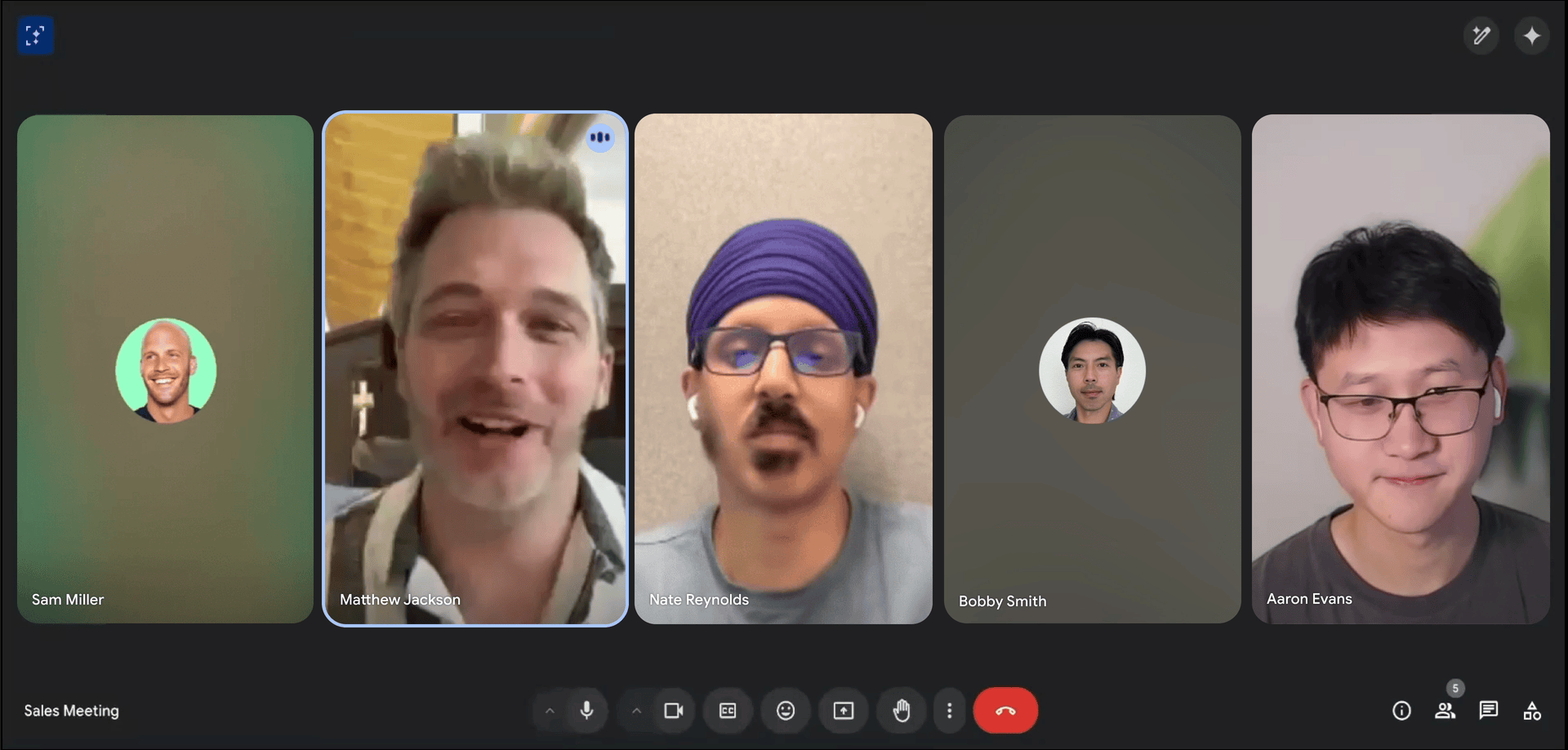 Animasi yang menampilkan kotak Potret di Google Meet