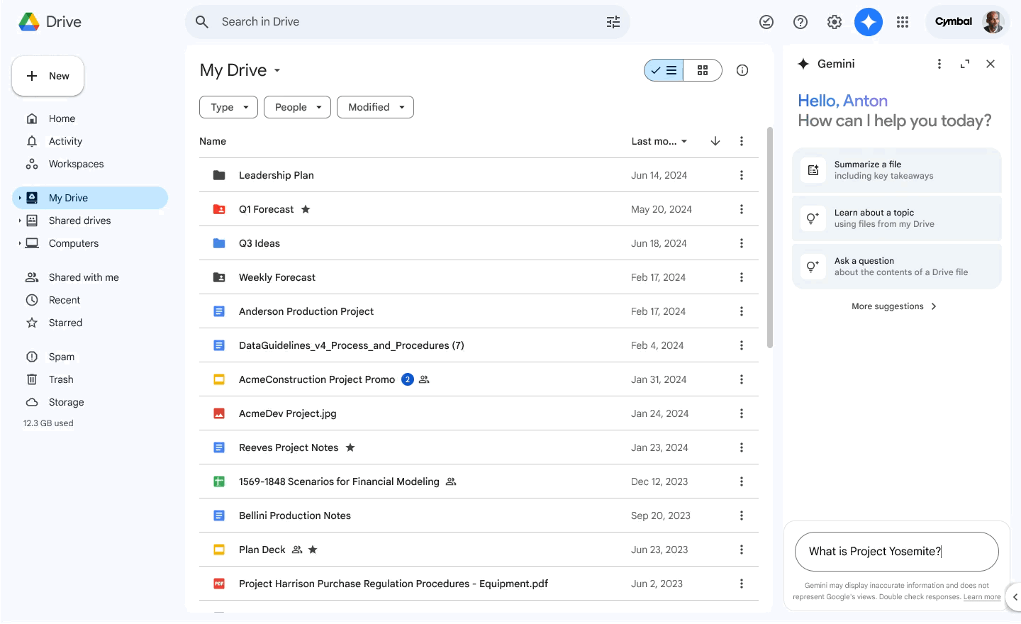 Animasi yang menampilkan seseorang bertanya kepada Gemini: "Apa itu Project Yosemite?"