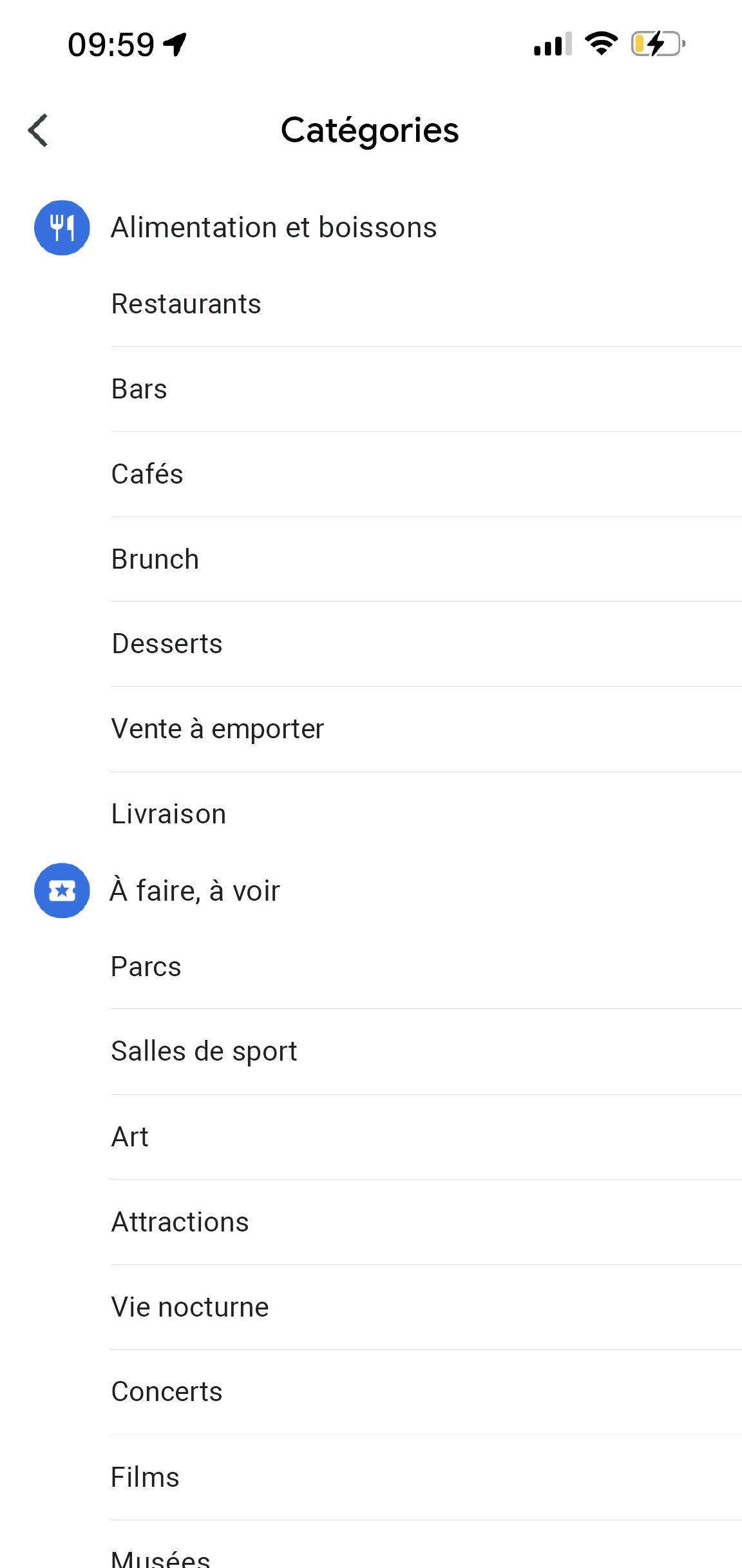 L'application Google Maps affiche une page intitulée "Autres catégories". Elle montre des catégories telles que "Alimentation et boissons", "À faire, à voir" et "Shopping", ainsi que des sous-catégories à sélectionner pour chacune d'elles.