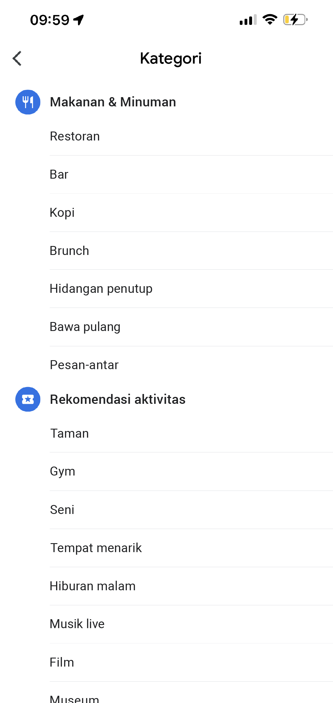 Aplikasi Google Maps menampilkan judul halaman "Kategori Lain". Kategori ini menunjukkan kategori seperti Makanan & Minuman, Rekomendasi aktivitas, dan Shopping, dengan subkategori yang akan dipilih di setiap kategori.