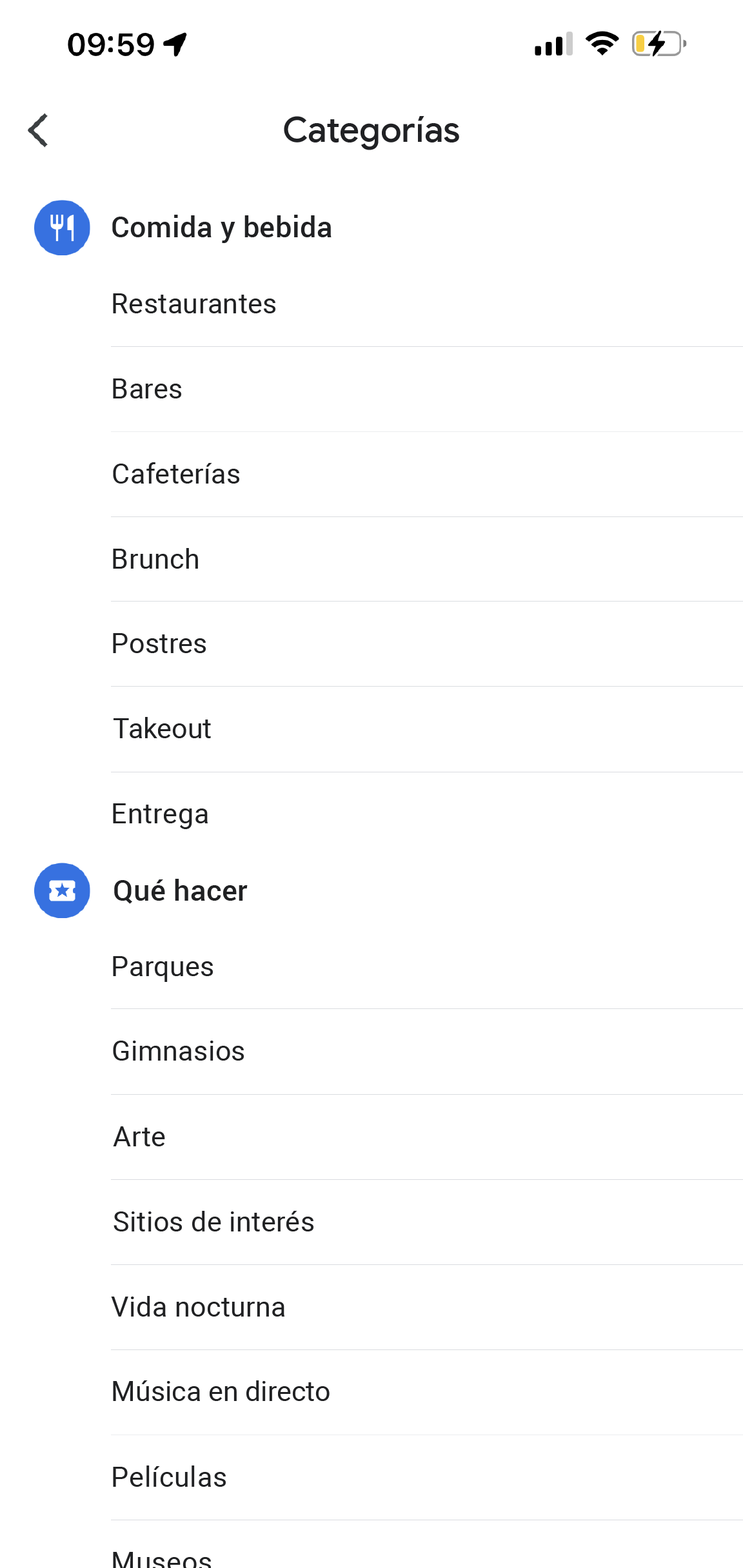 La aplicación Google Maps muestra el título de la página "Más categorías". En ella se muestran categorías como Comer y beber, Cosas que hacer y Compras, que a su vez incluyen diferentes subcategorías.