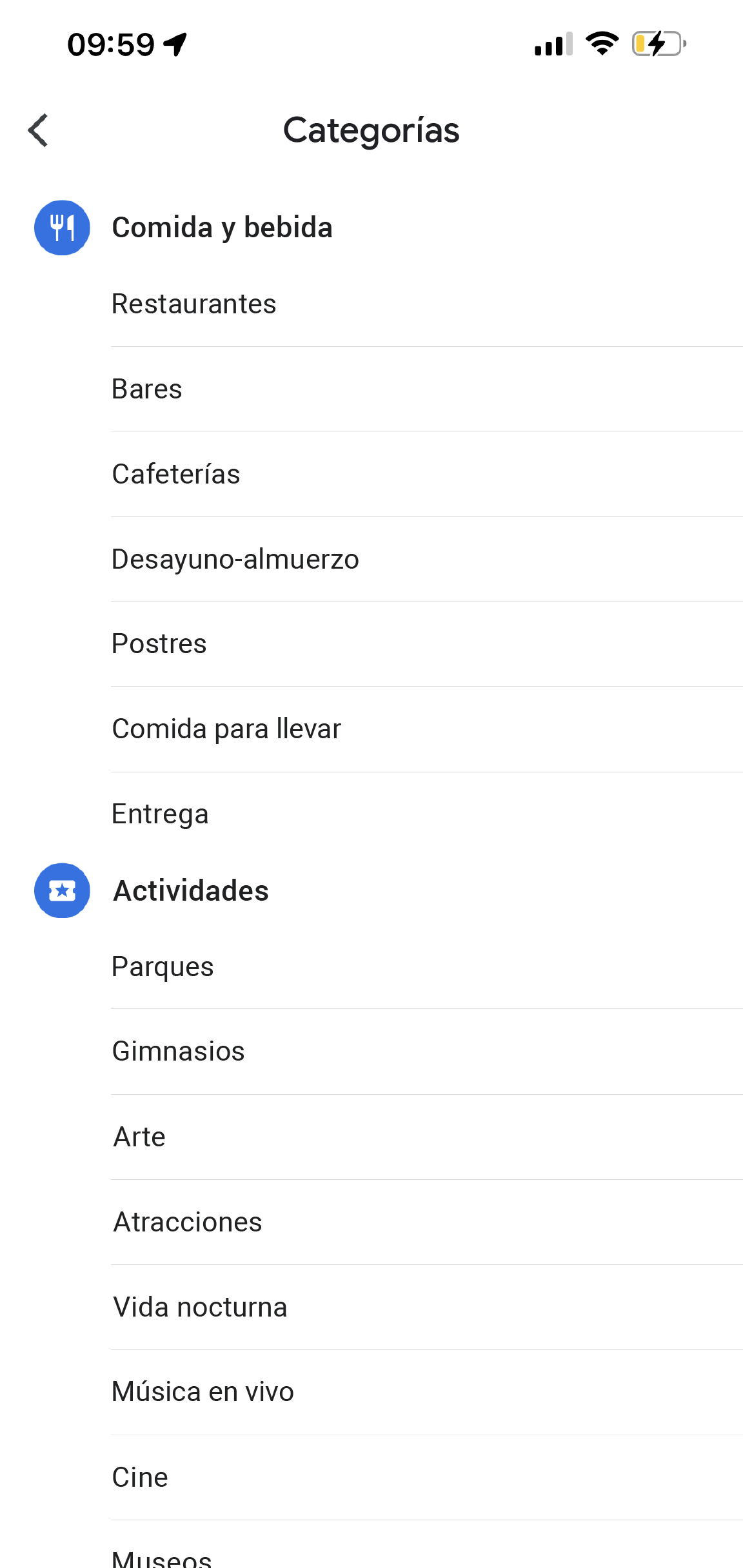 La app de Google Maps muestra el título de página "Más categorías". Incluye categorías como Comidas y bebidas, Actividades y Compras, con subcategorías para seleccionar en cada una.