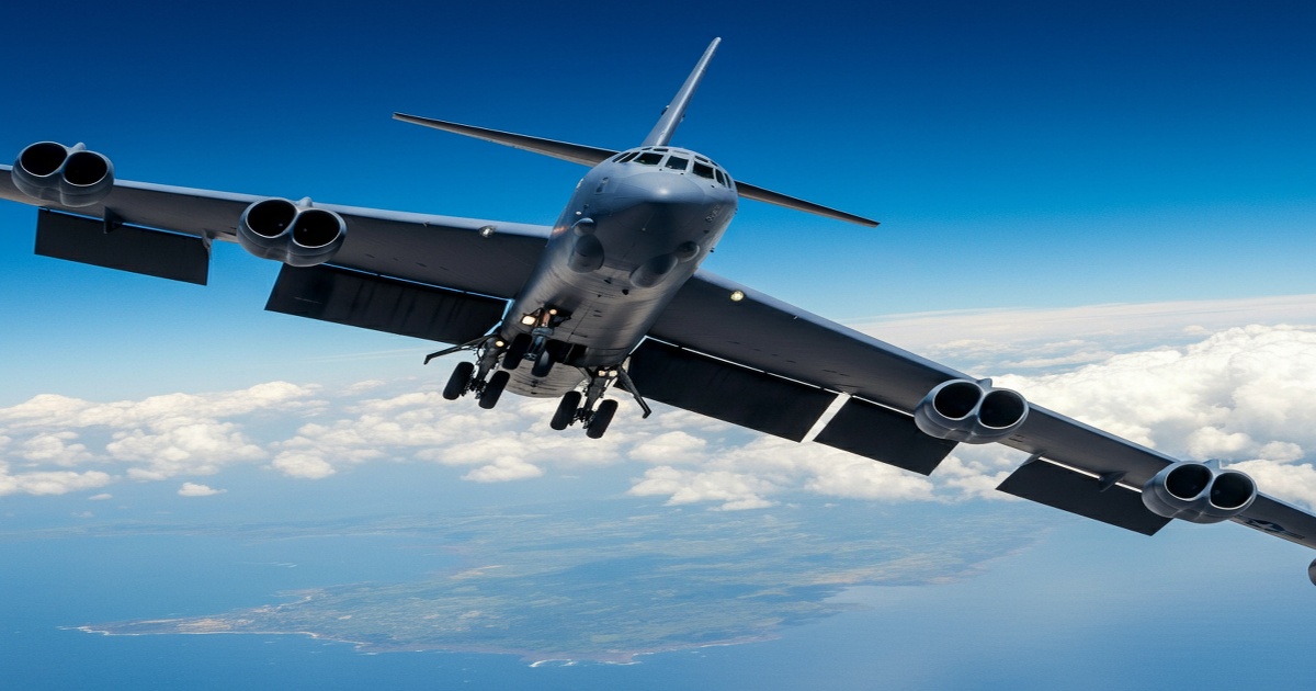 Main image to the post Near-Miss Incident Between Delta Connection Flight and B-52 Bomber