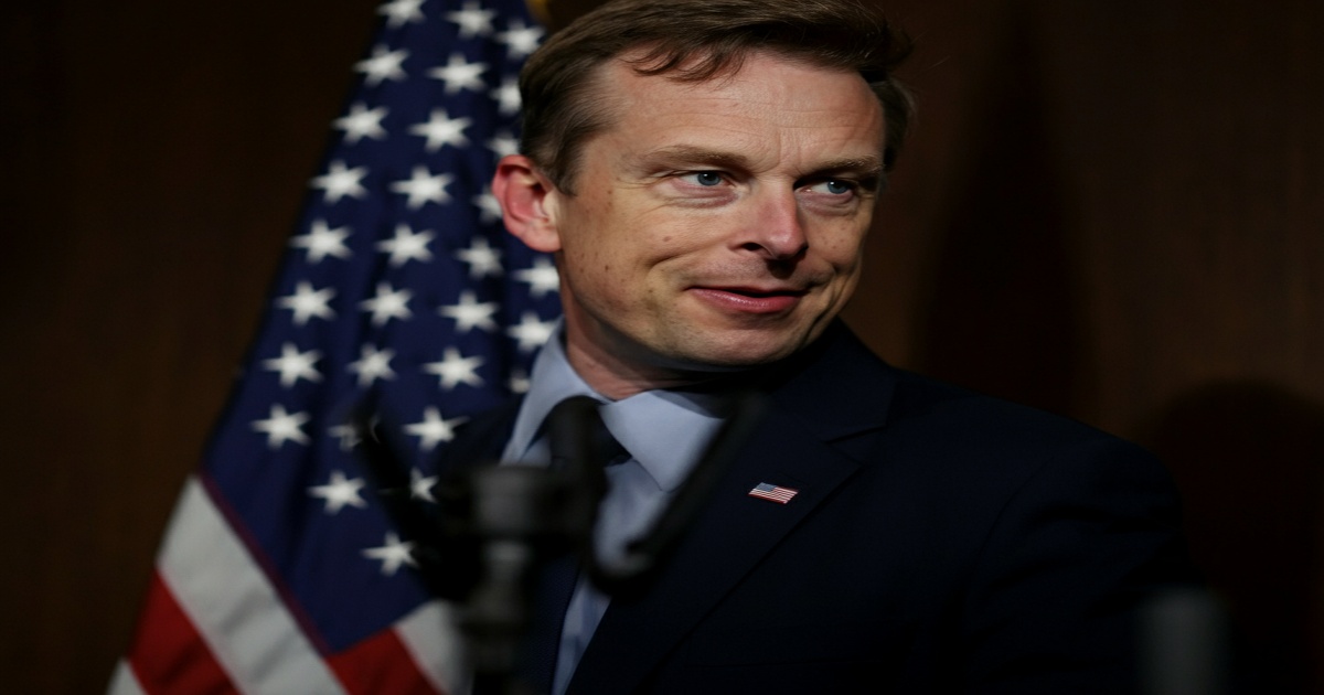 Main image to the post Musk Slams Senate Bill as "Insane," Re-Enters Political Debate