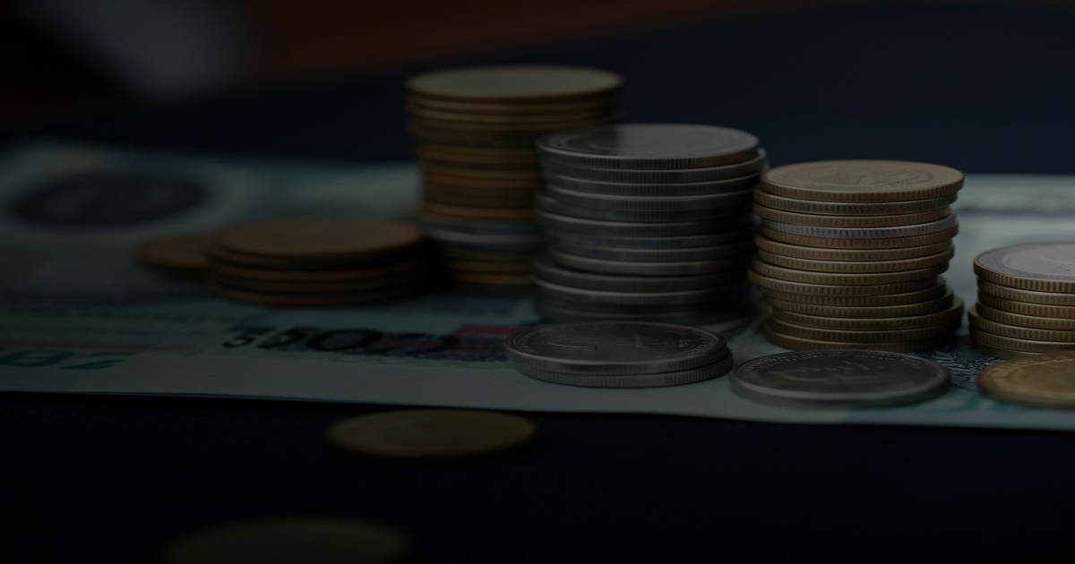Main image to the post Yen Surges on Rate Hike Bets, Dollar Retreats Ahead of Trump's Return