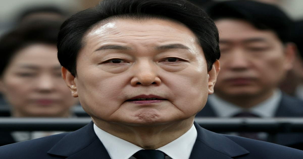 Main image to the post South Korean Investigators Seek Arrest of Former President's Wife
