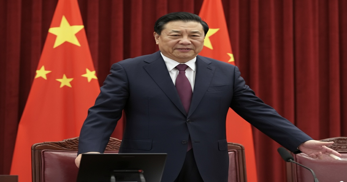 Main image to the post Chinese Premier Li Qiang Advocates for Innovation-Driven Development at State Council Session