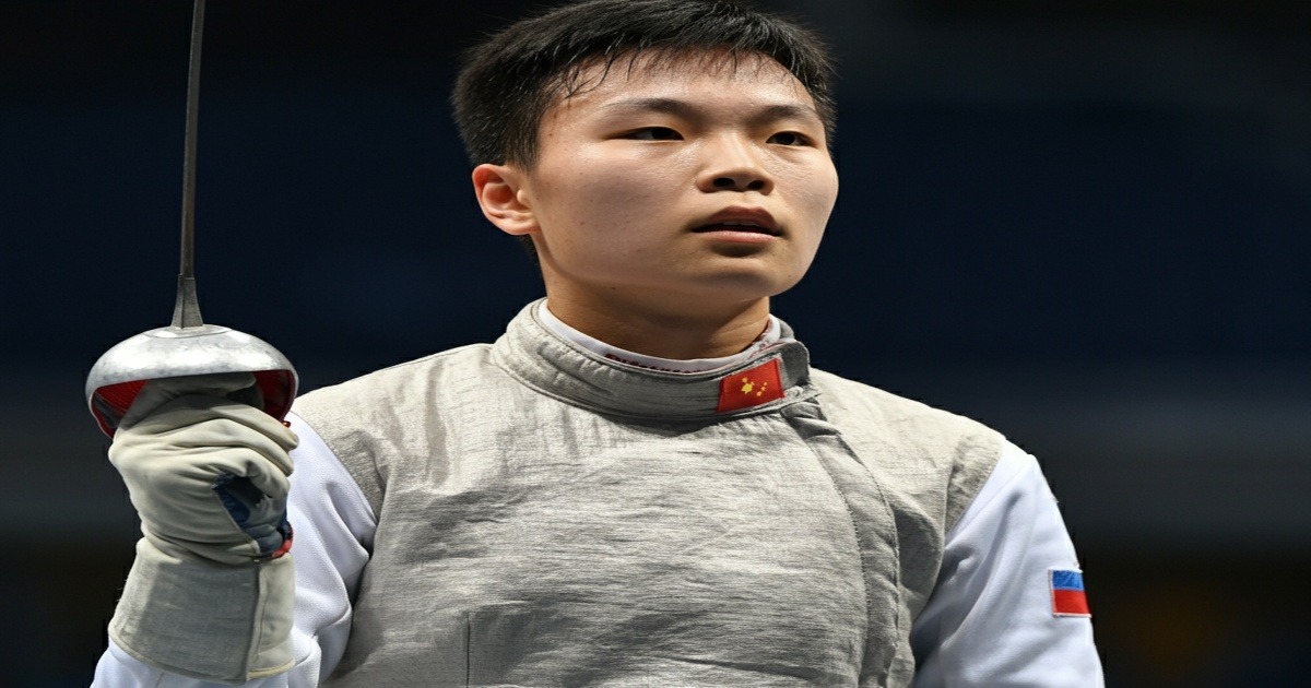 Main image to the post Rising Star Pan Qimiao Secures Bronze Medal at Fencing World Championships