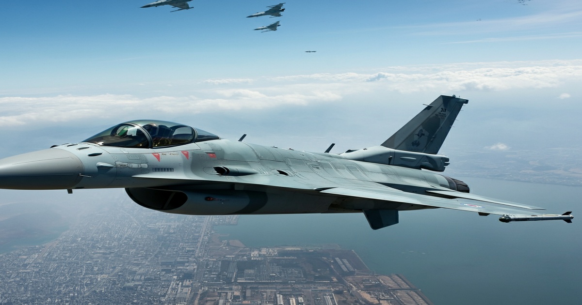 Main image to the post South Korean Fighter Jets Drop Bombs on Civilian Area, Injuring Eight