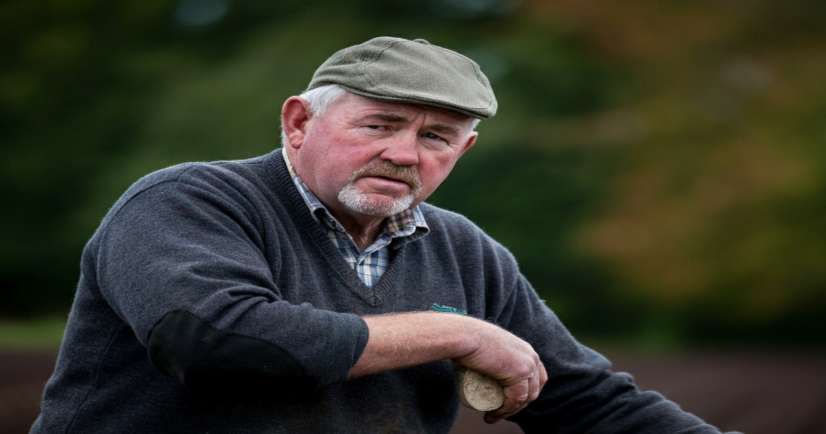 Main image to the post Farmers Plan Legal Action Against Rachel Reeves Over Family Farms Tax Controversy