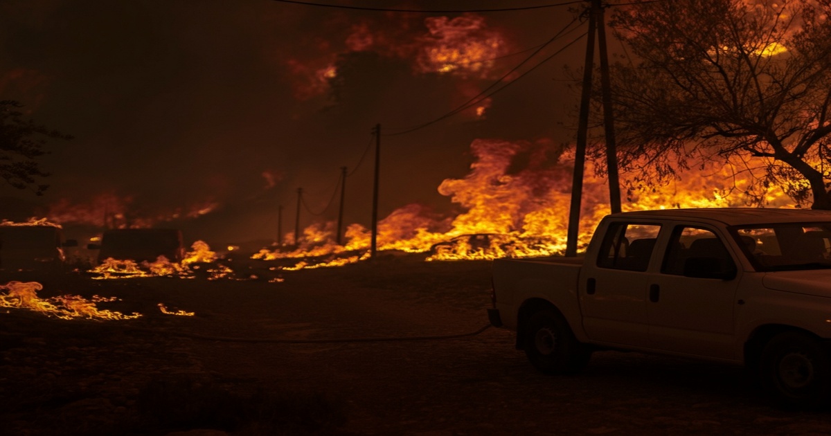 Main image to the post Wildfires Force Mass Evacuations on Crete as Firefighters Struggle to Contain Blaze