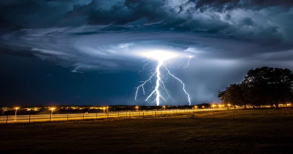 Main image to the post UK Braces for Thunderstorms and Rising Temperatures