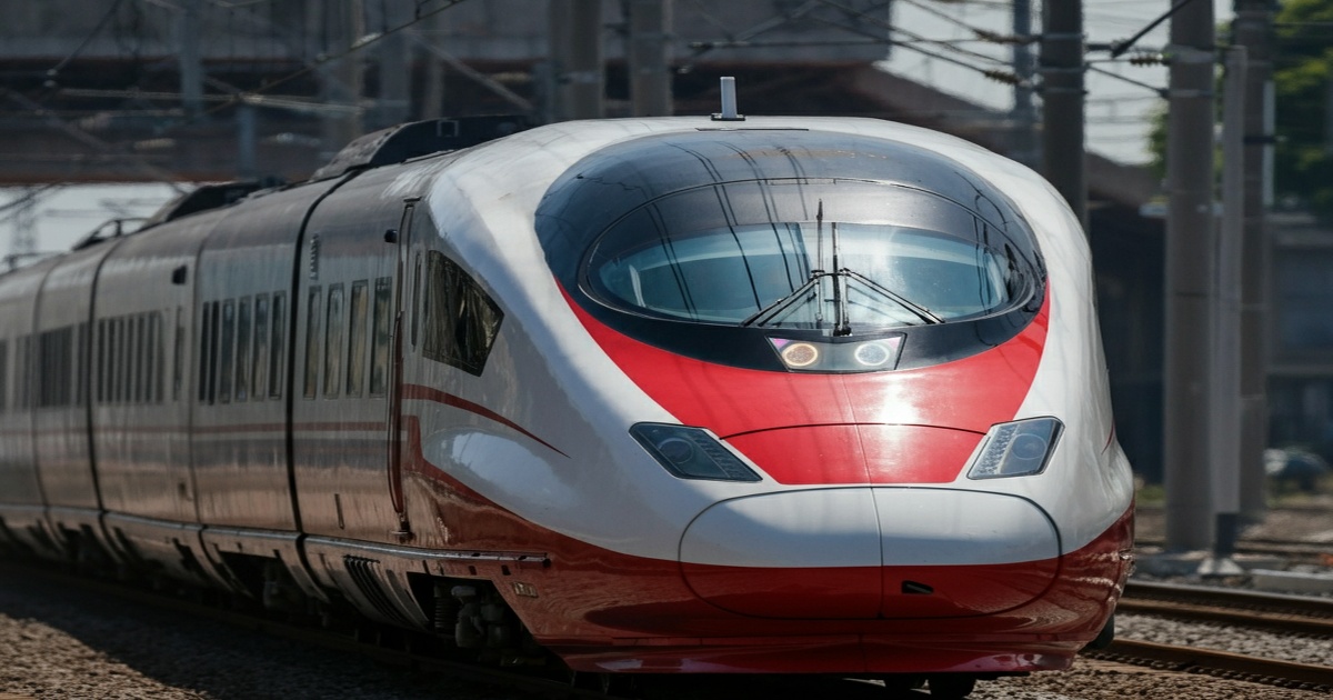 Main image to the post Emergency Stop of High-Speed Train in Yunnan to Assist Critically Ill Passenger