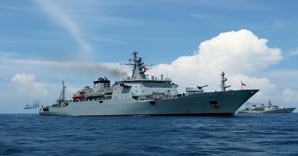 Main image to the post Chinese Vessels Involved in Confrontation with Philippine Boat