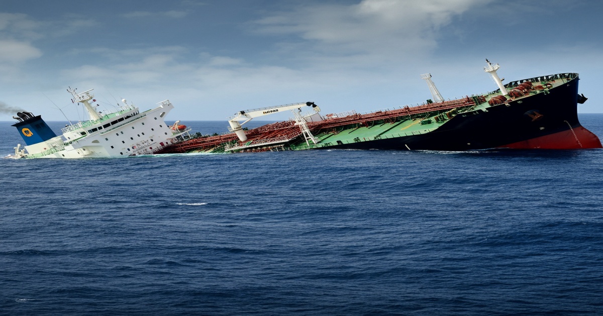 Main image to the post Crew Rescued After Malaysia-Registered Tanker Sinks Near Pedra Branca