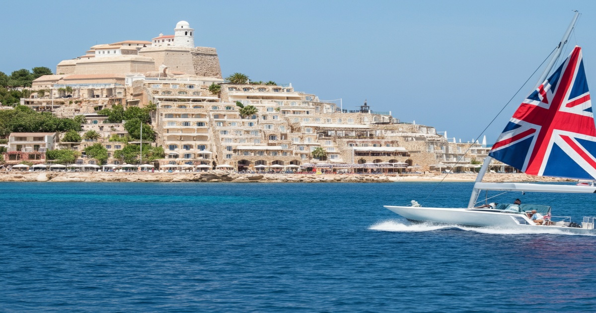 Main image to the post British Tourist Dies in Ibiza Hotel Fall, Sparking Investigation