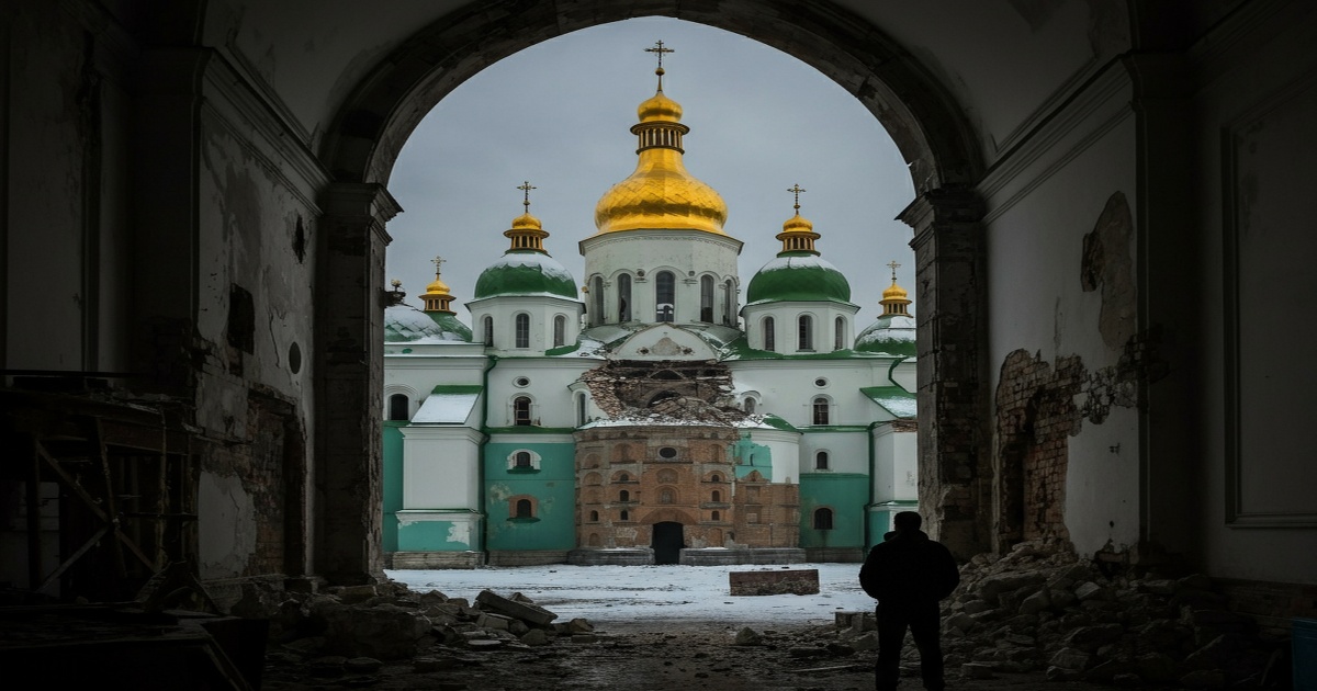 Main image to the post Russian Attack Damages Kyiv's Saint Sophia Cathedral