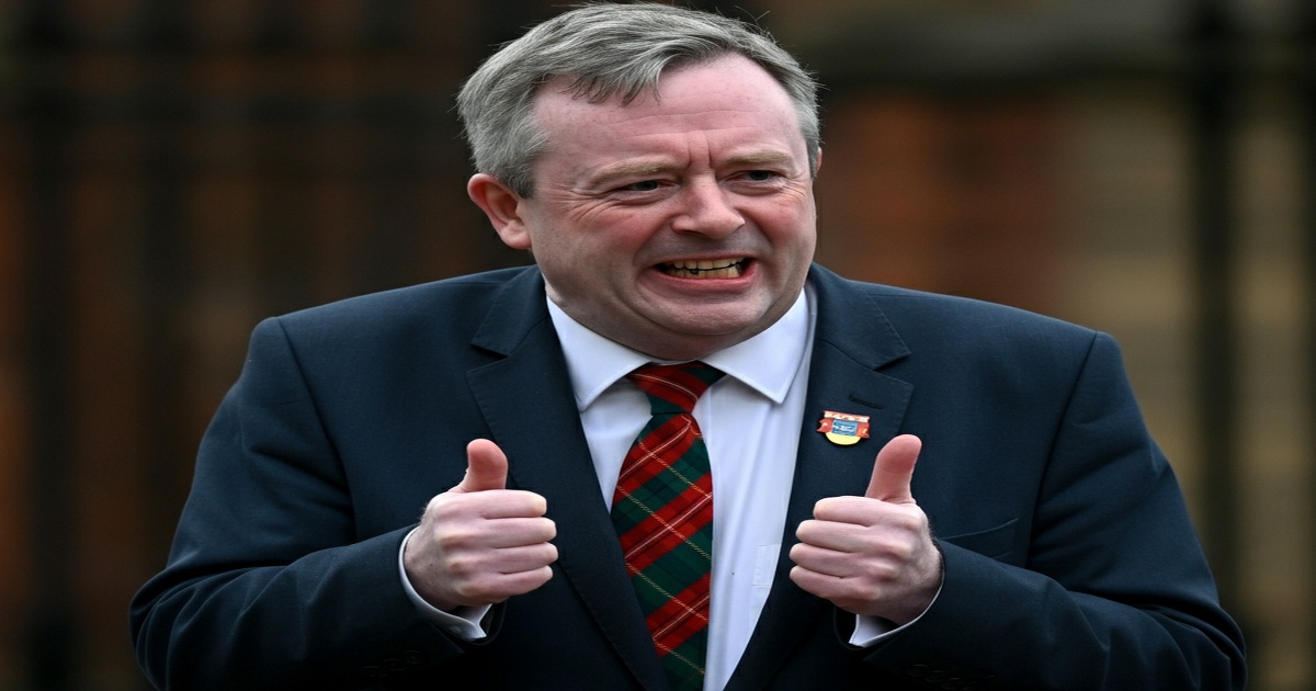 Main image to the post Scottish Labour Councillor Joins Reform UK, Bolstering Farage's Party