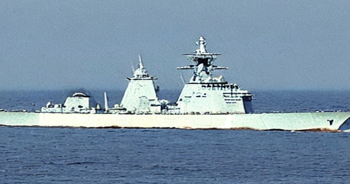 Main image to the post Chinese Military Warns US Warship in South China Sea