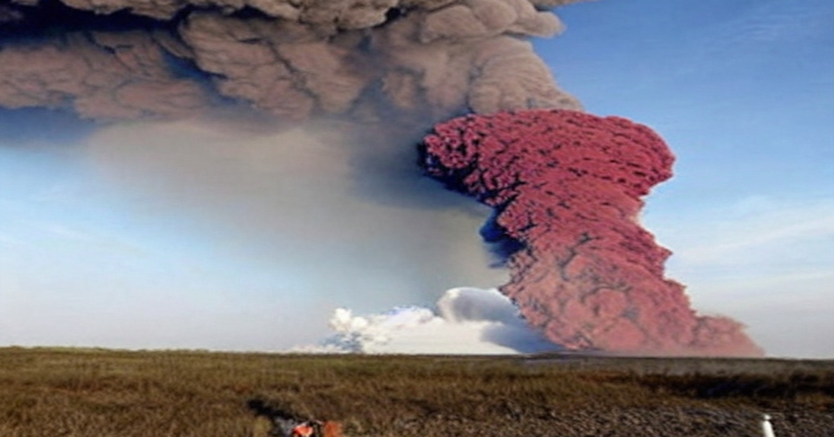 Main image to the post Volcanic Eruption Closes Schools in Russia's Kamchatka Peninsula