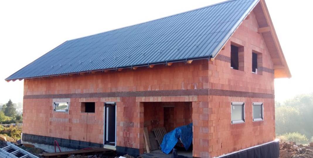 Pokrytí střechy hliníkovou střešní krytinou