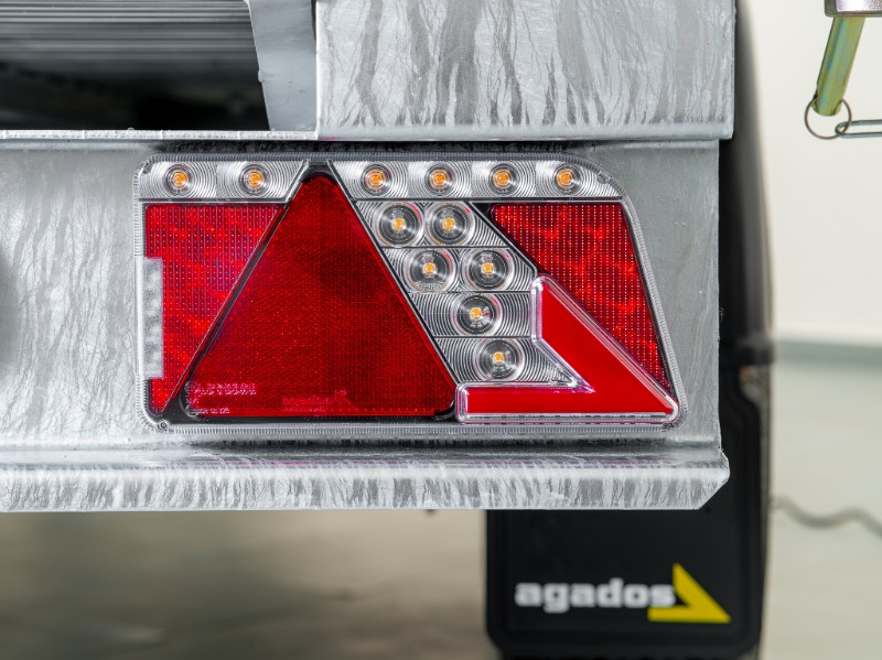 LED světla vtiskla přívěsům Agados novou tvář