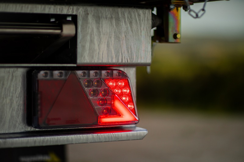 LED světla vtiskla přívěsům Agados novou tvář