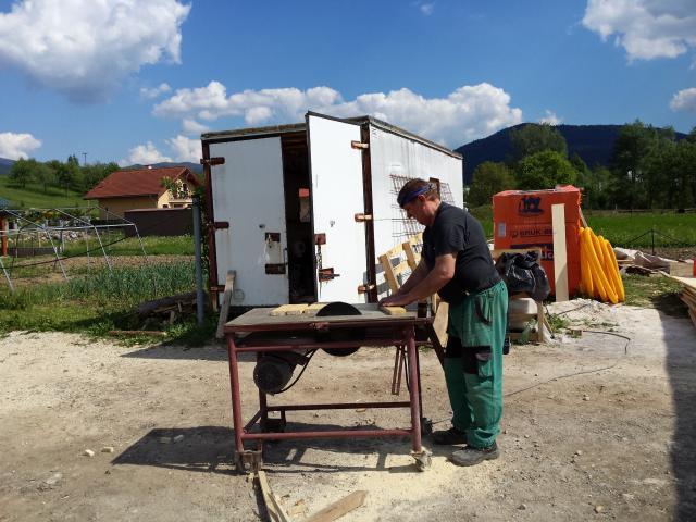 Salovanie a betonovanie deka + schody