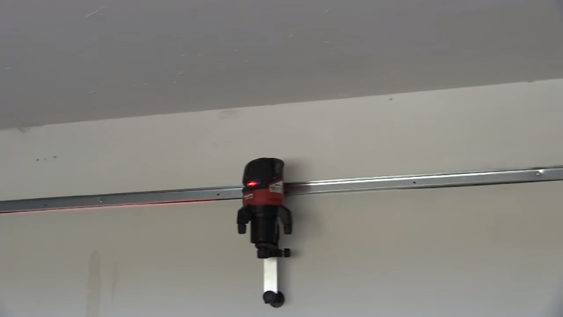 Opláštění stropu sádrokartonovým podhledem