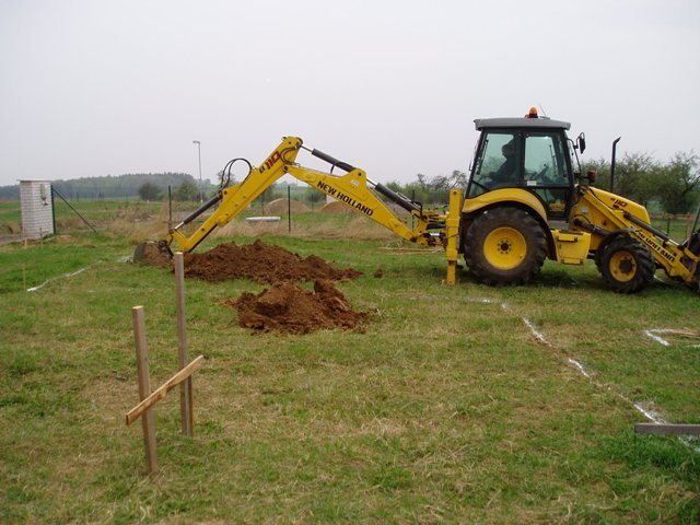 Bagrování základových pásů