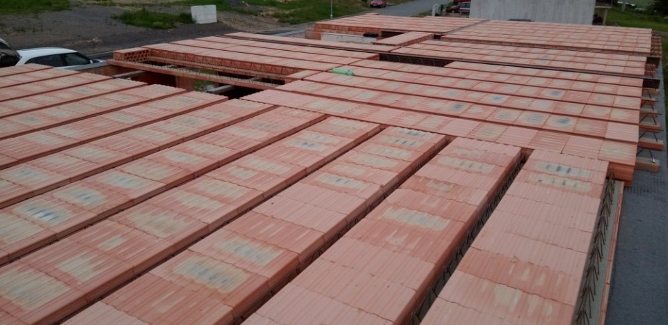 Strop nad 1NP