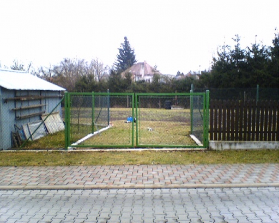 Pozemek, stavba vrat