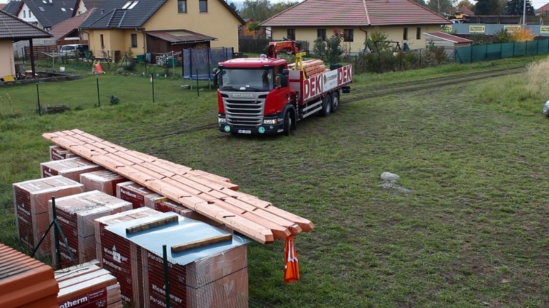 Montáž krovu vyrobeného na CNC stroji