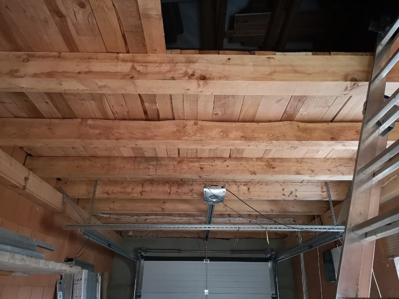 Trámový strop v garáži