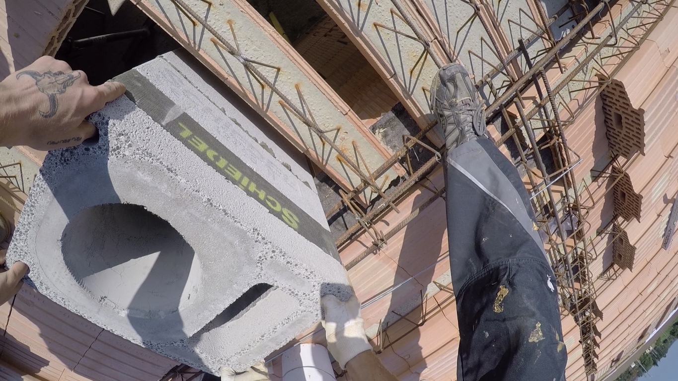 Příprava na betonování prostoru mezi MIAKO vložkami v 2.NP