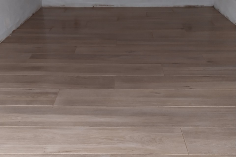 Dlažba těsně po zaspárování