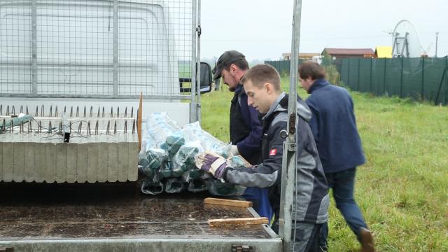 Oplocení pozemku – příprava a betonování sloupků