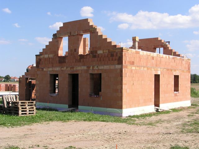Zdění podkroví