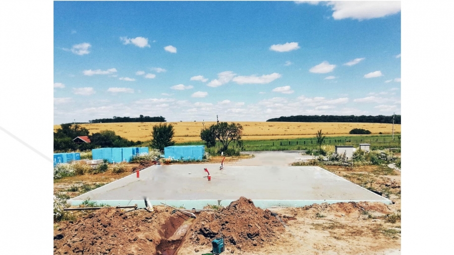 Betonování pásů a základová deska