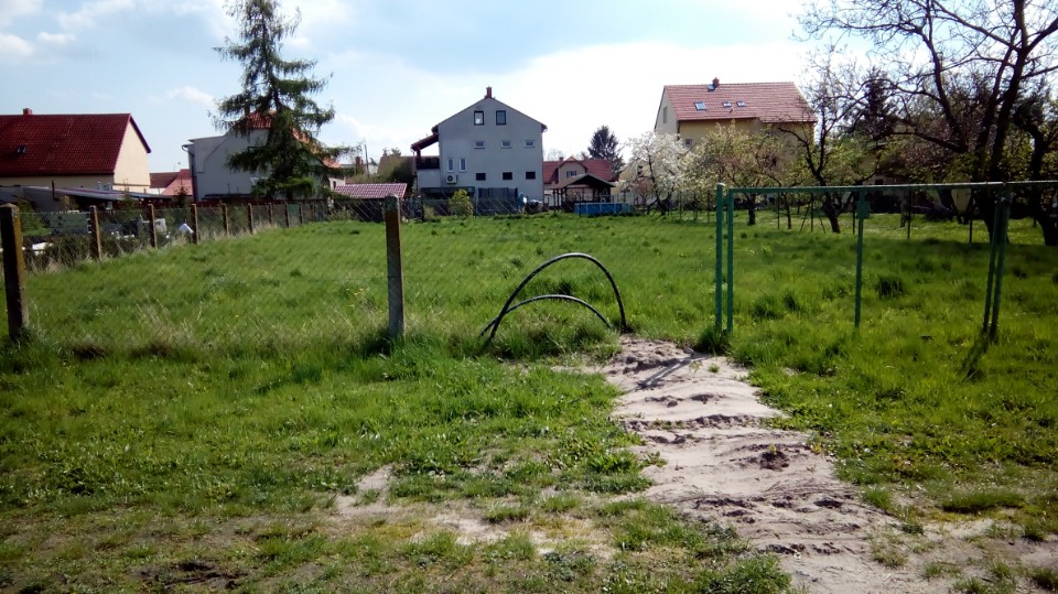Pozemek, základ budoucího bydlení.