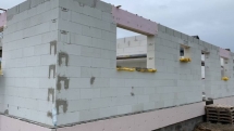 Vyzděno a připraveno pro betonáž věnce