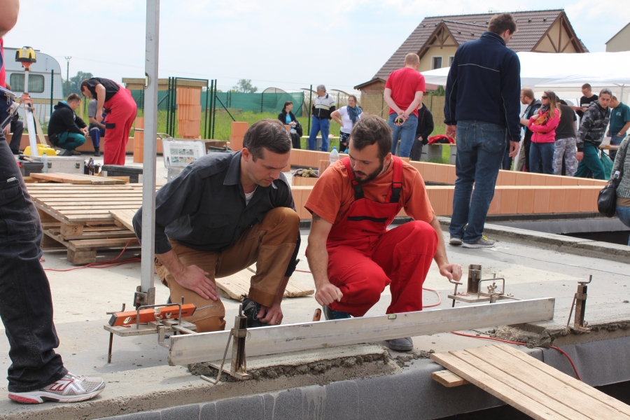 OBRAZEM: Workshop – zakládání a zdění z broušených cihel Porotherm T Profi DRYFIX
