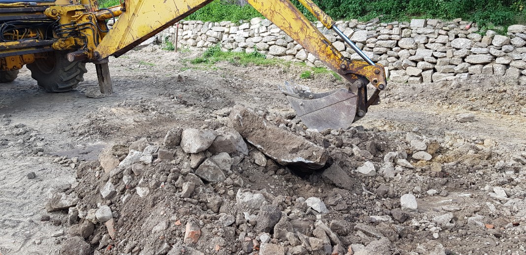 Po bližším prohlédnutí jsem zjistil že to byla původně patka pro nějaký stroj (nechápu jak s tím mohl někdo pohnout)