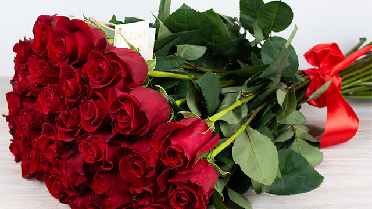 661630d8cec3d__25-35-red-imported-roses-royal-flowers-min.jpg