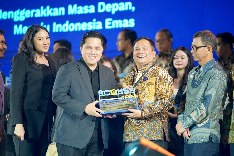 PNM Terima Award Top Contributor BUMN For Communications di Ajang BCOMSS 2024