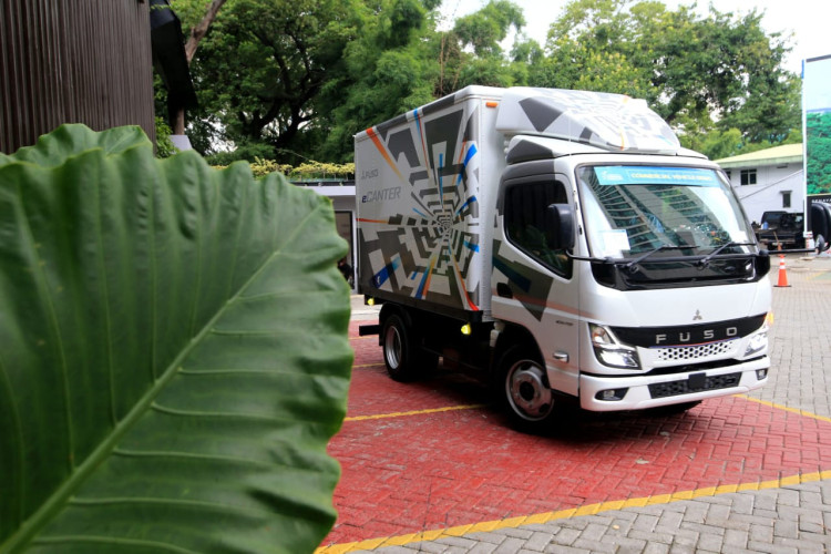 Mitsubishi Fuso Bawa 5 Line-up Unggulan di GIICOMVEC 2024