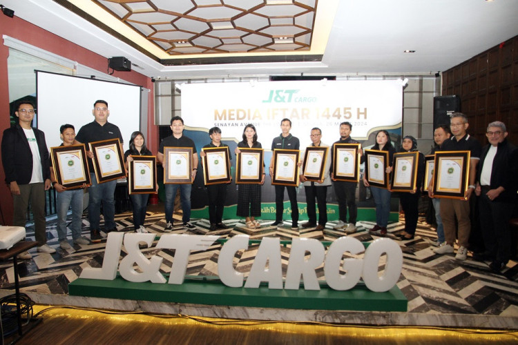 Tingkatkan Kualitas Pelayanan, J&T Cargo dan SWA Latih 100 Best Services Outlet