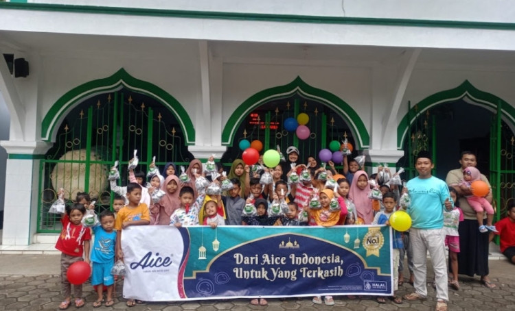 Aice Bagikan Jutaan Es Krim ke 5.000 Masjid di Indonesia