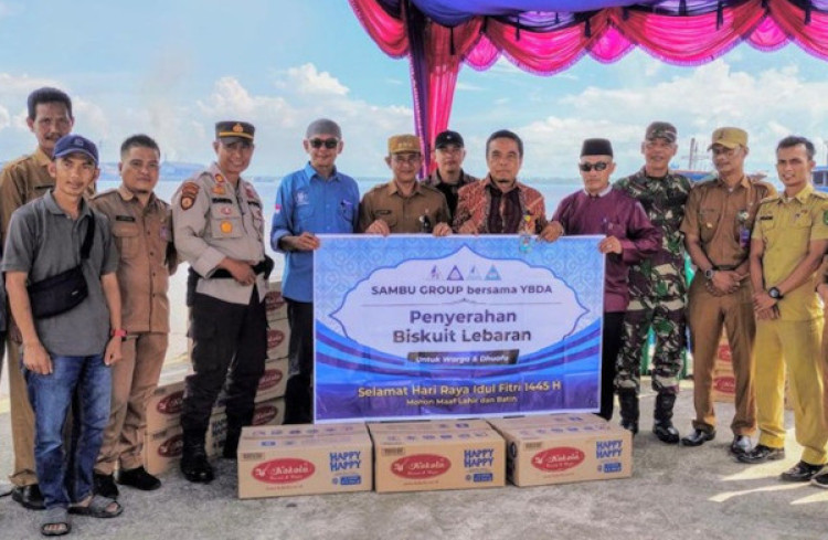 Sambu Group dan YBDA Kembali Bagikan Biskuit Lebaran